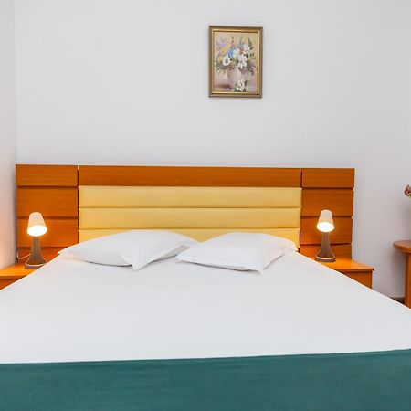 Hotel Sir Colentina Bukarest Eksteriør billede