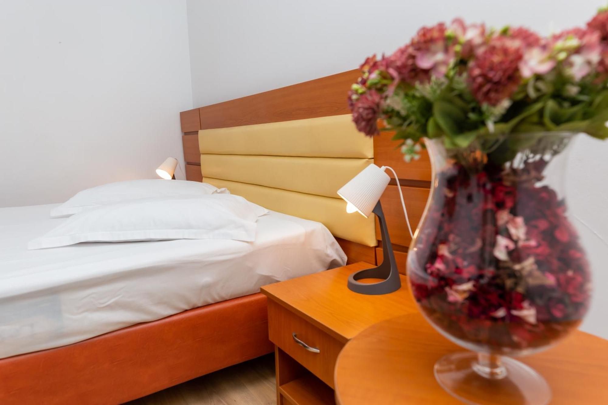 Hotel Sir Colentina Bukarest Eksteriør billede