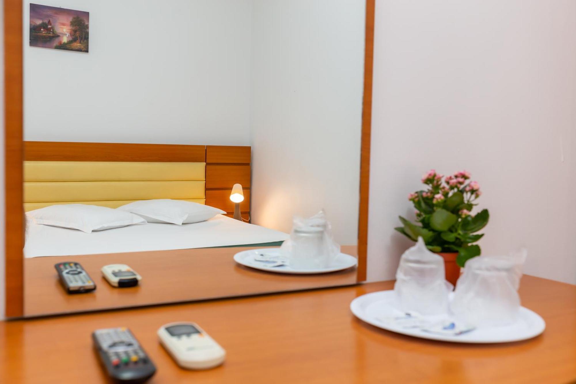 Hotel Sir Colentina Bukarest Eksteriør billede