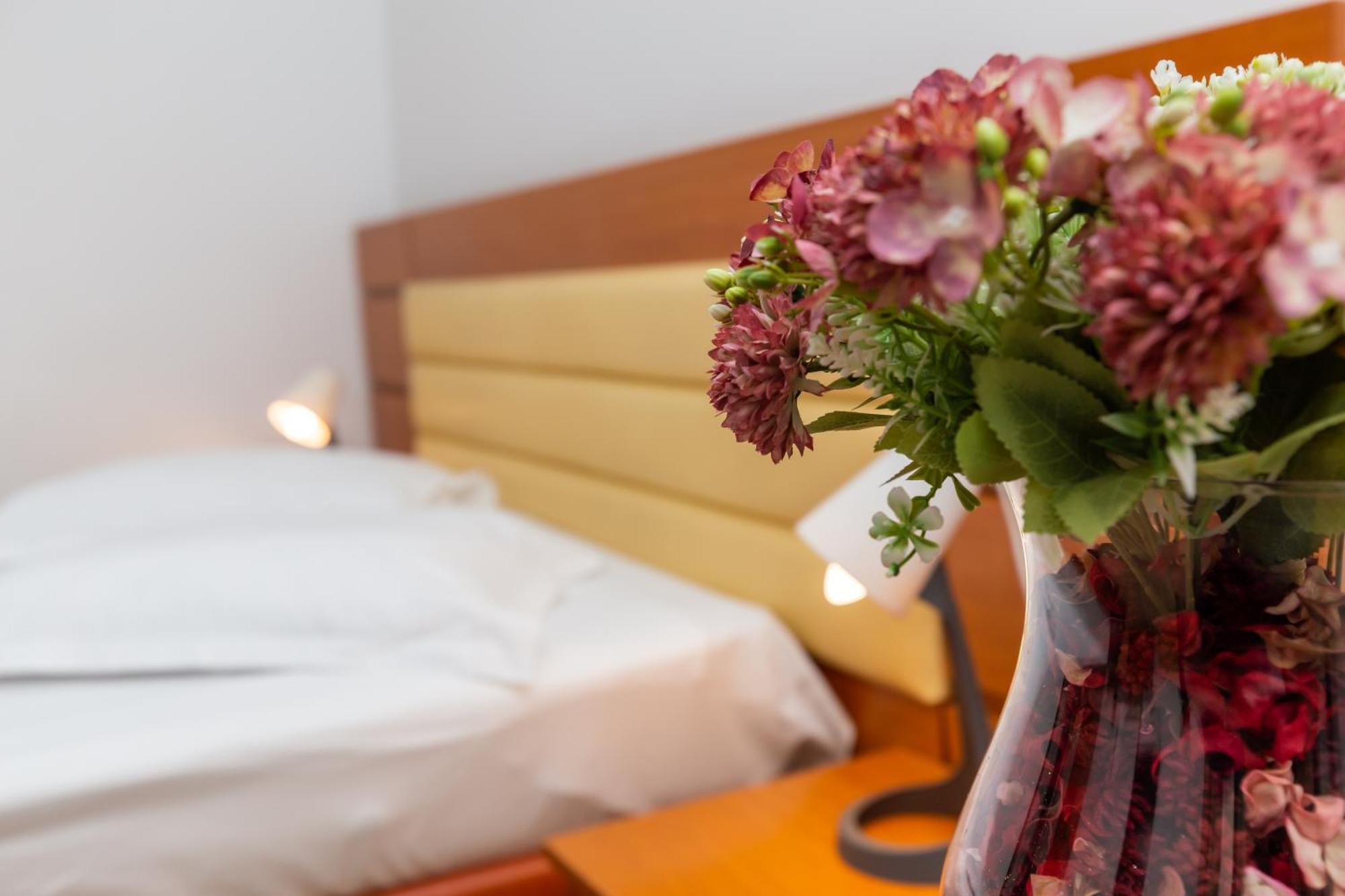 Hotel Sir Colentina Bukarest Eksteriør billede