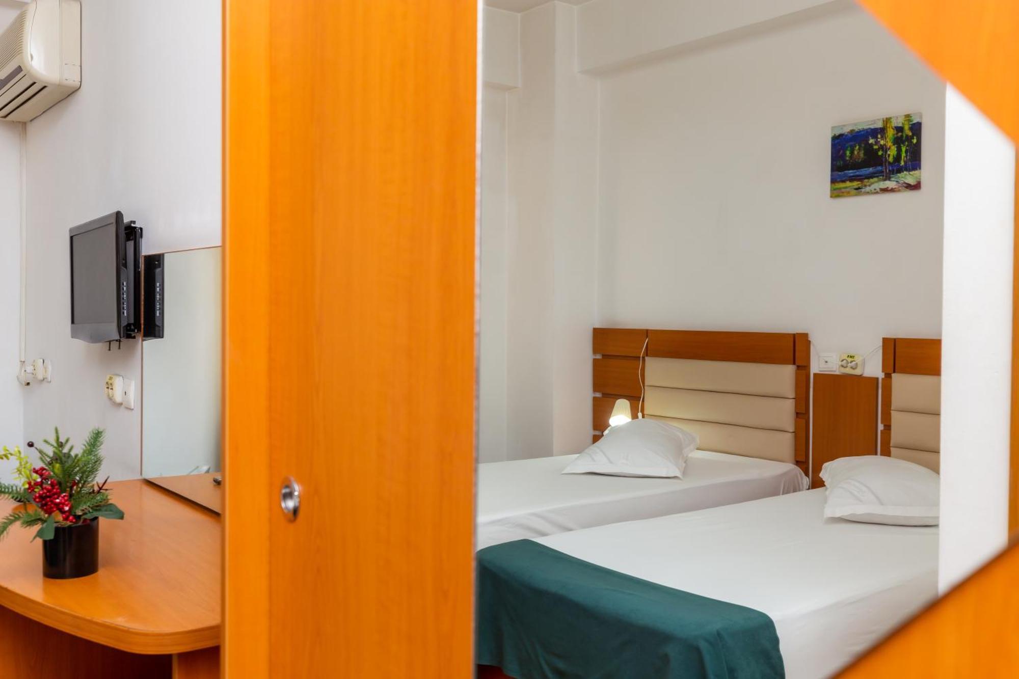 Hotel Sir Colentina Bukarest Eksteriør billede