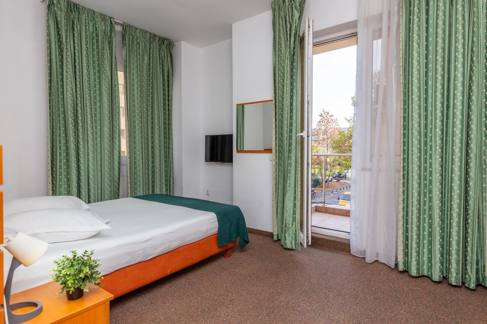 Hotel Sir Colentina Bukarest Eksteriør billede
