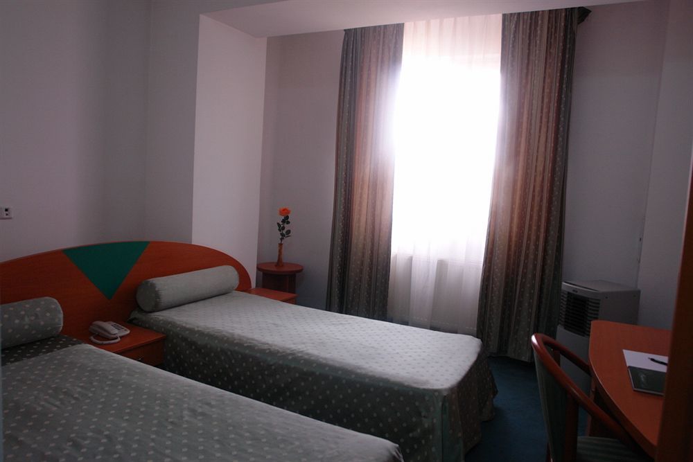 Hotel Sir Colentina Bukarest Eksteriør billede